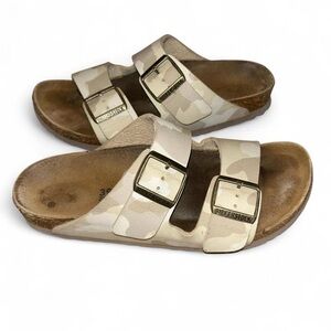 Birkenstock Arizona model in the "Desert Soil Camo Sand Size 39
